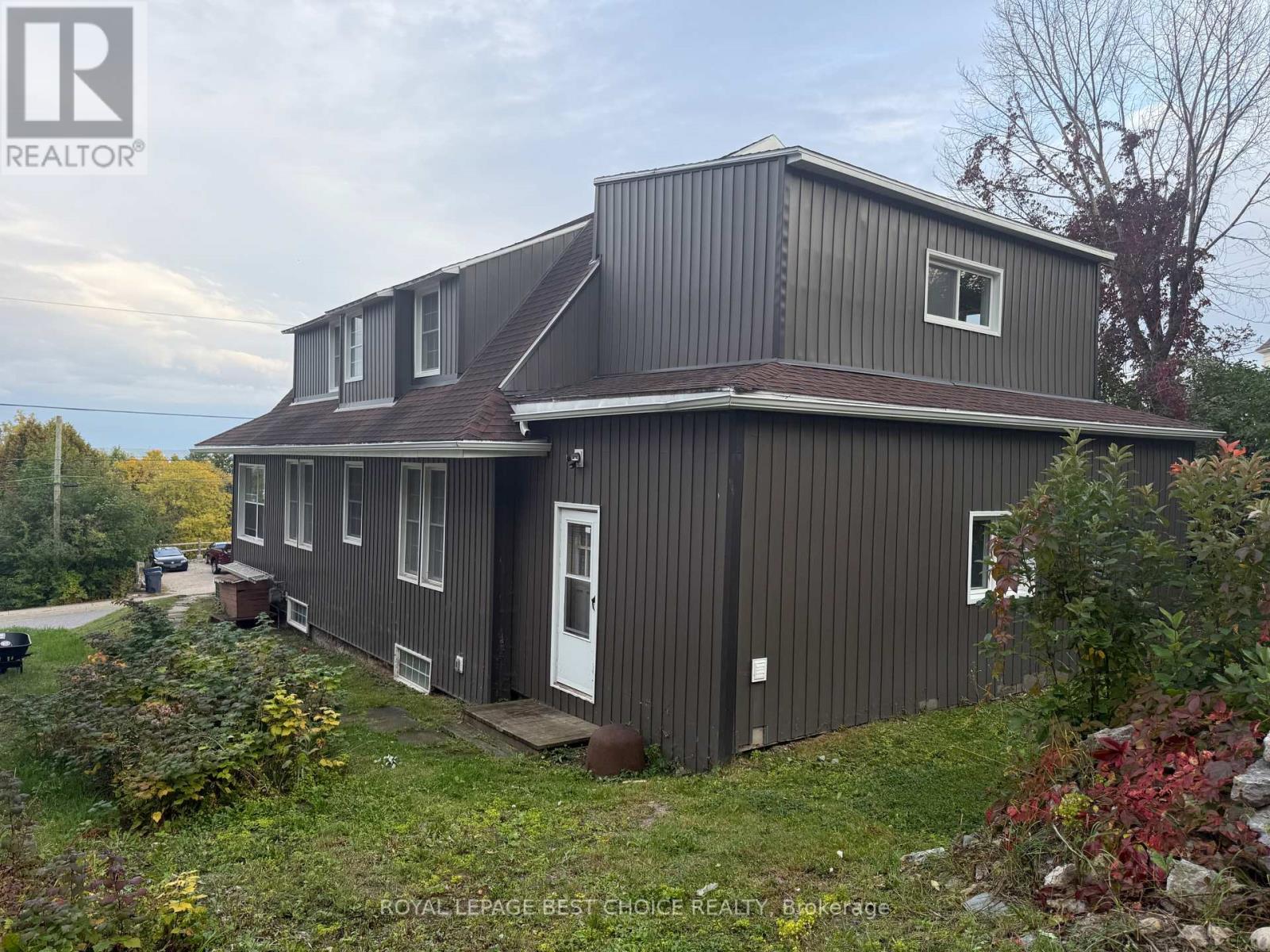 640 BREWSTER STREET - 3