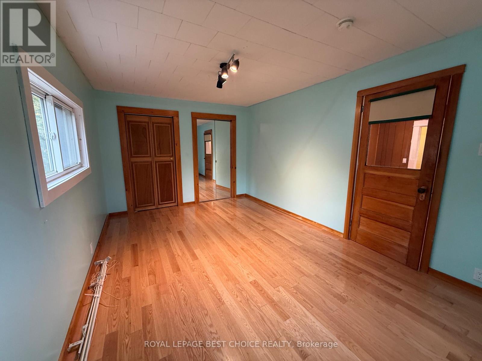 640 BREWSTER STREET - 32