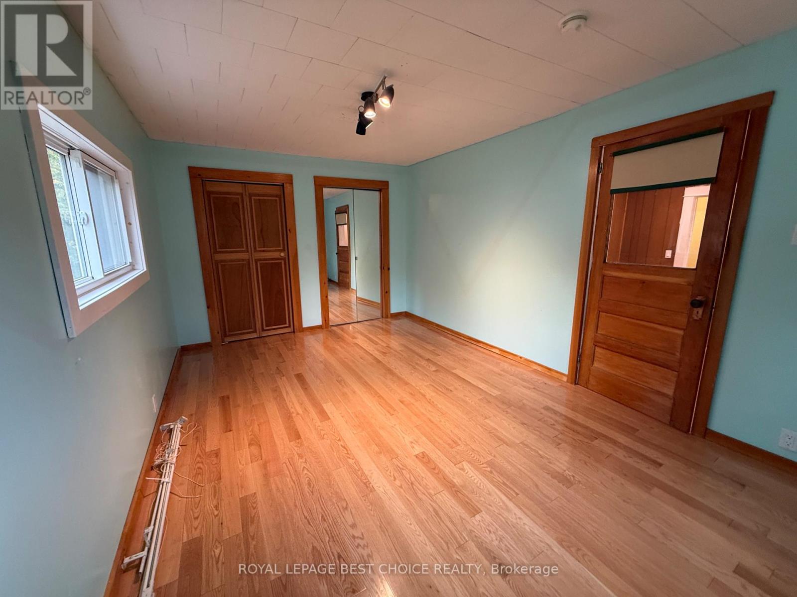 640 BREWSTER STREET - 33