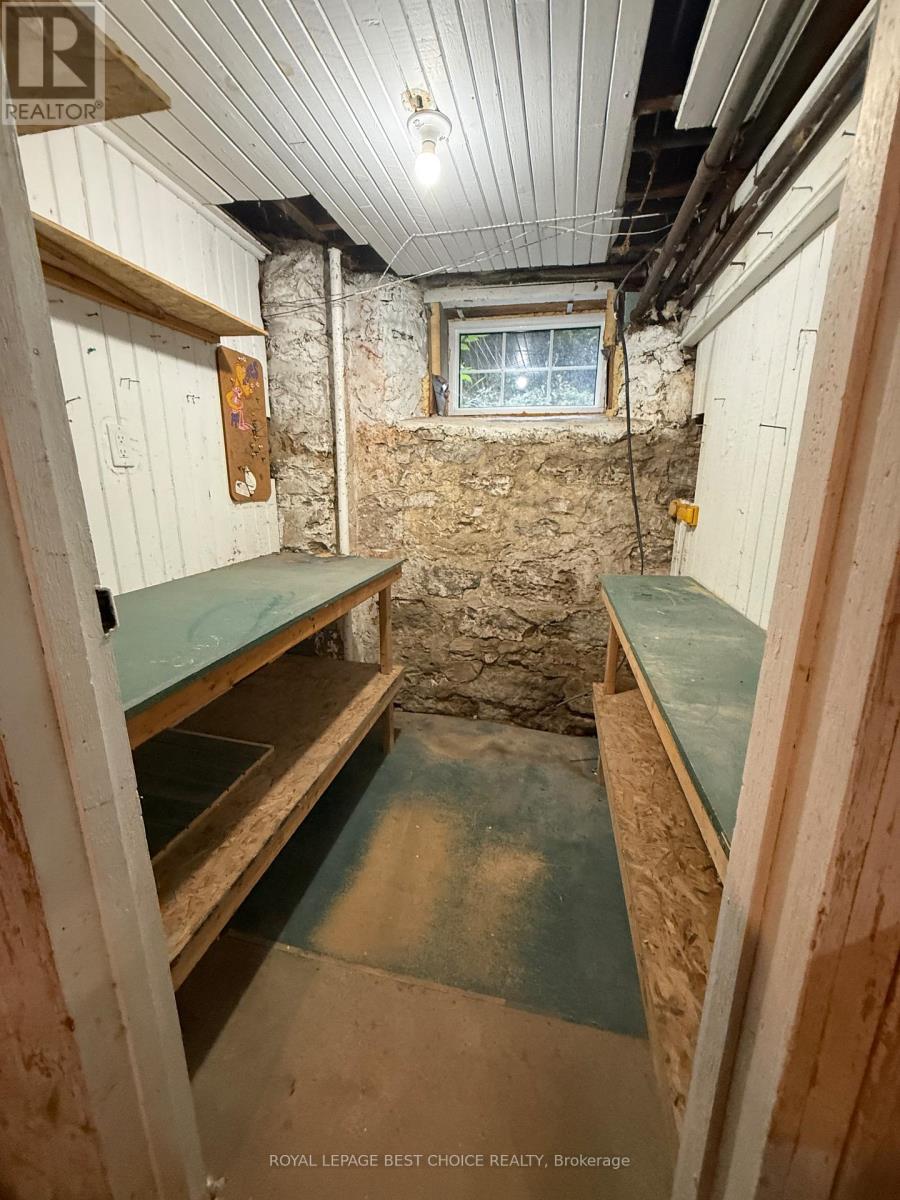 640 BREWSTER STREET - 35