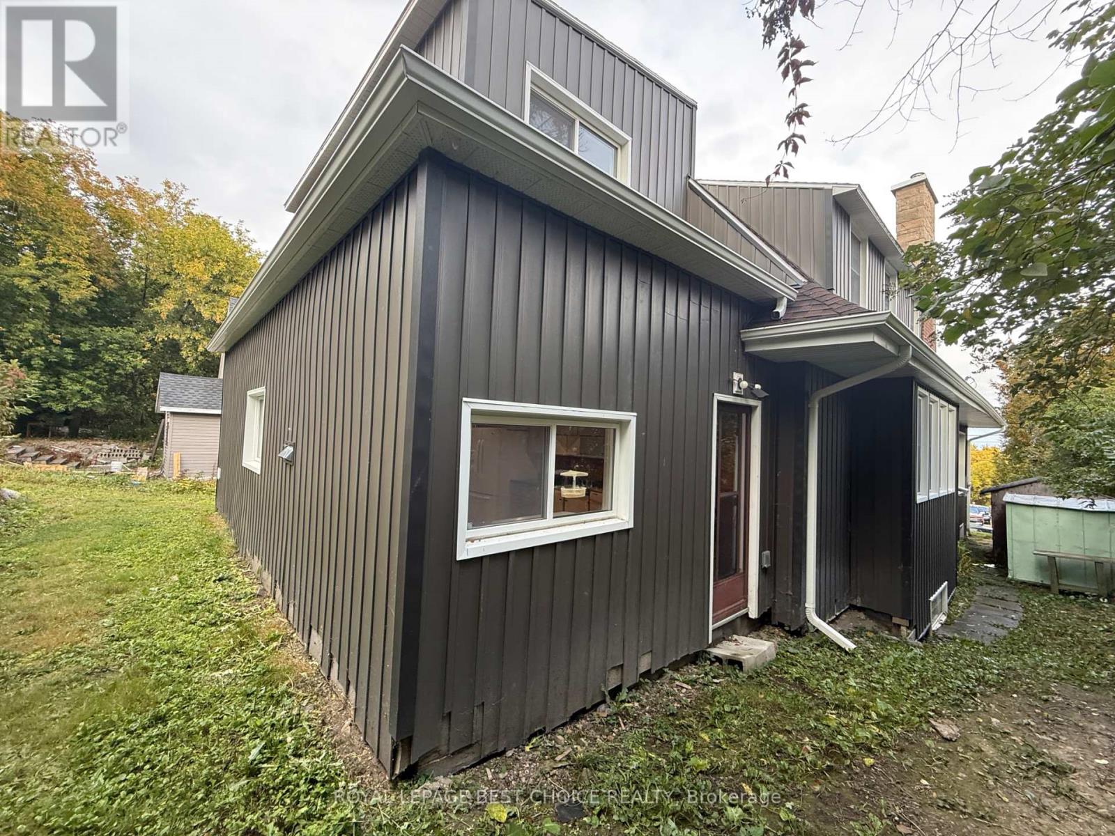640 BREWSTER STREET - 5