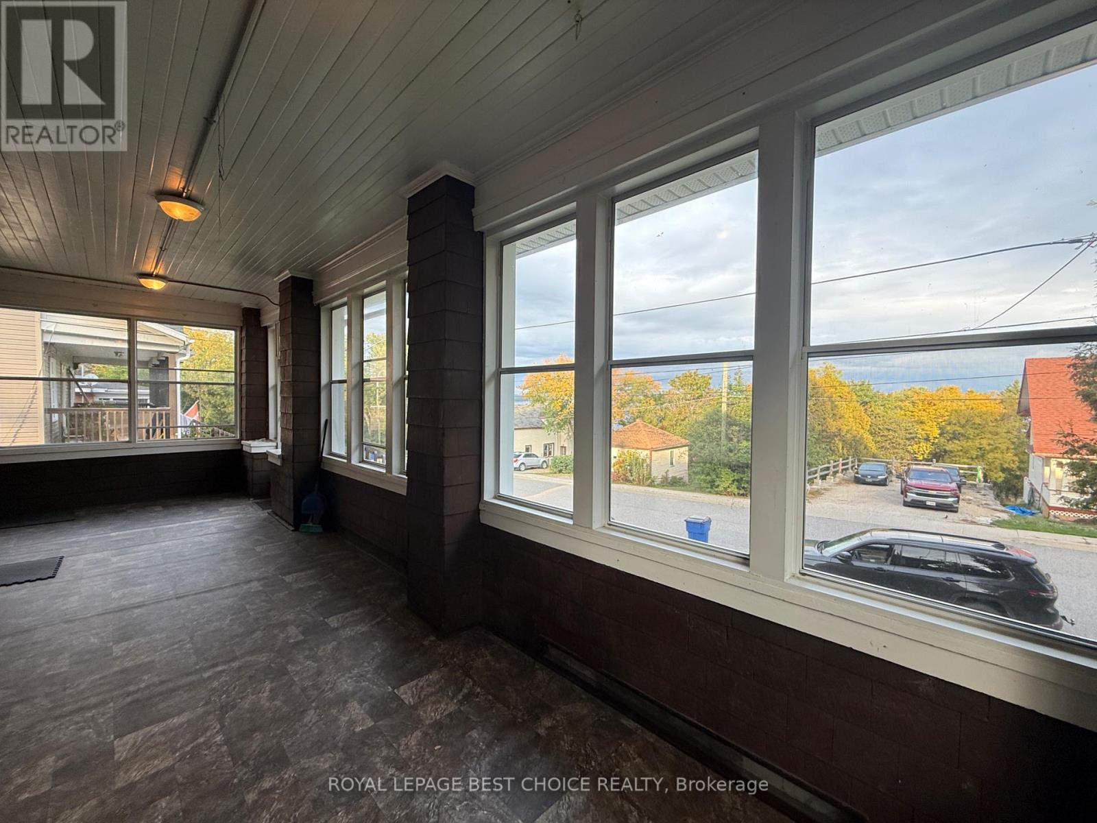640 BREWSTER STREET - 6