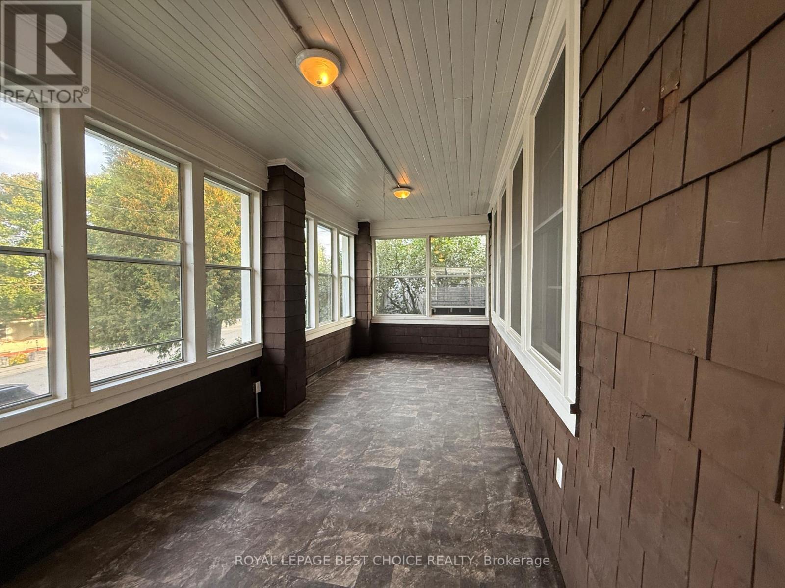 640 BREWSTER STREET - 7