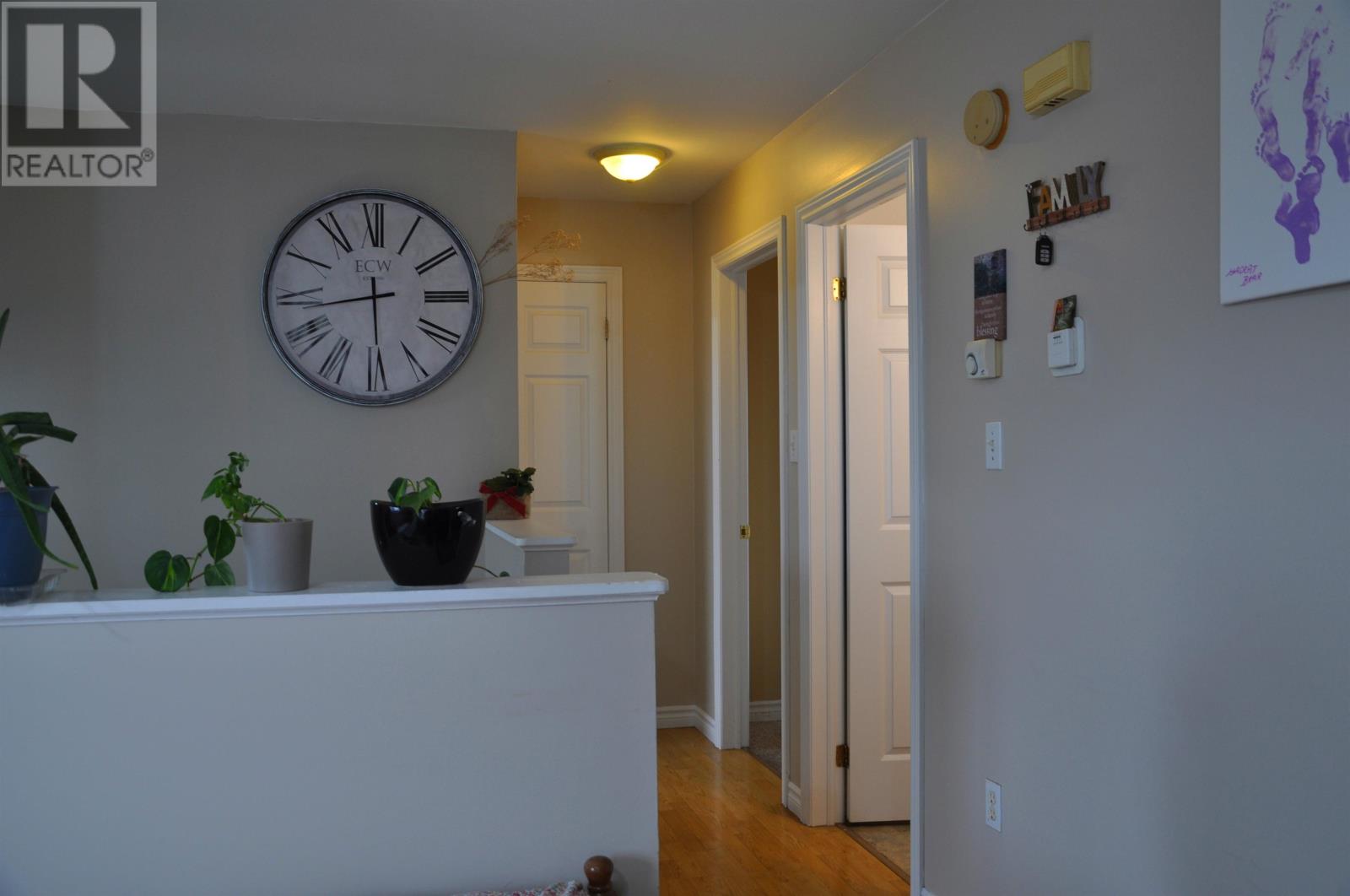 58-60 LOWTHER Drive — photo 15