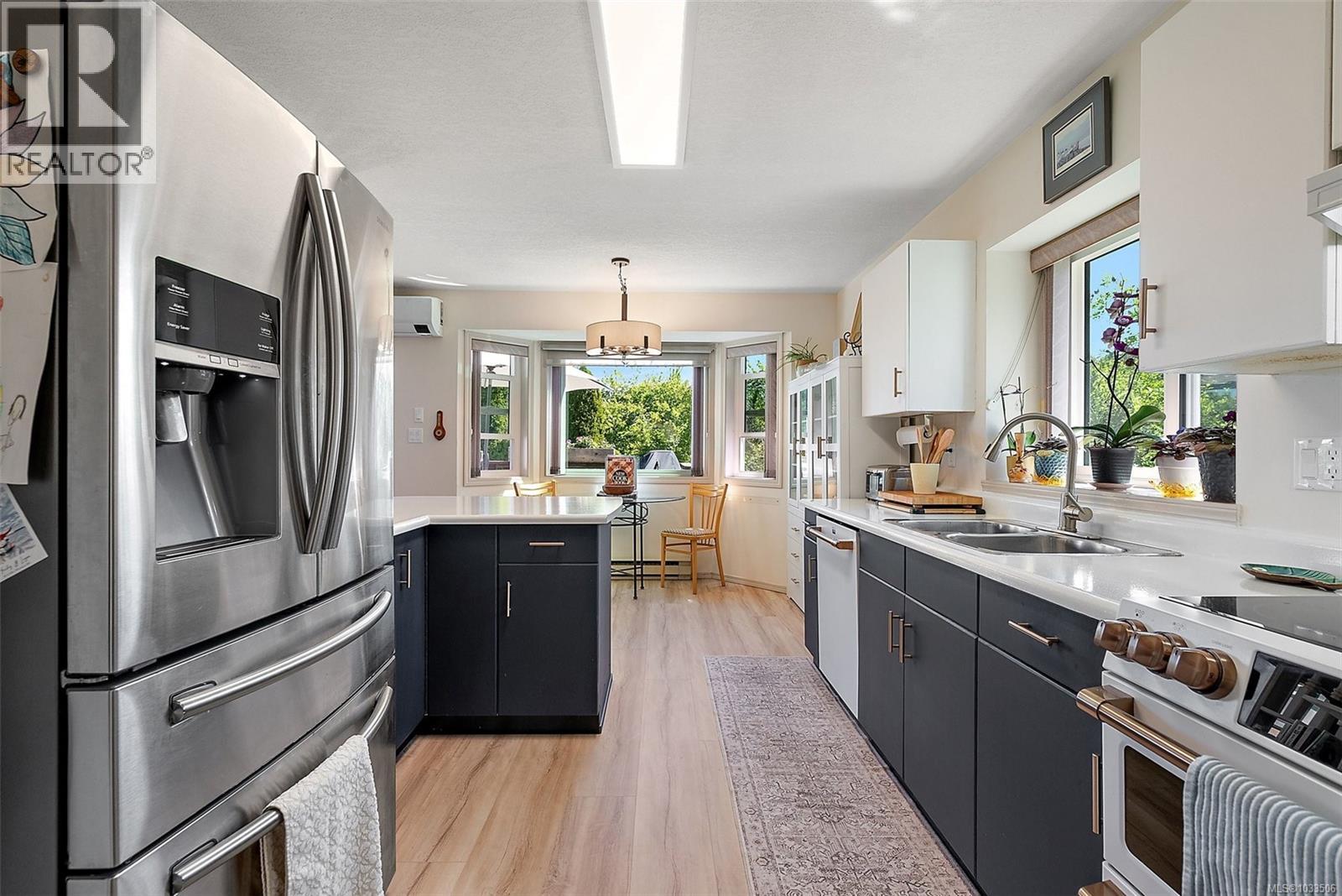 2455 Costa Vista Pl, Central Saanich