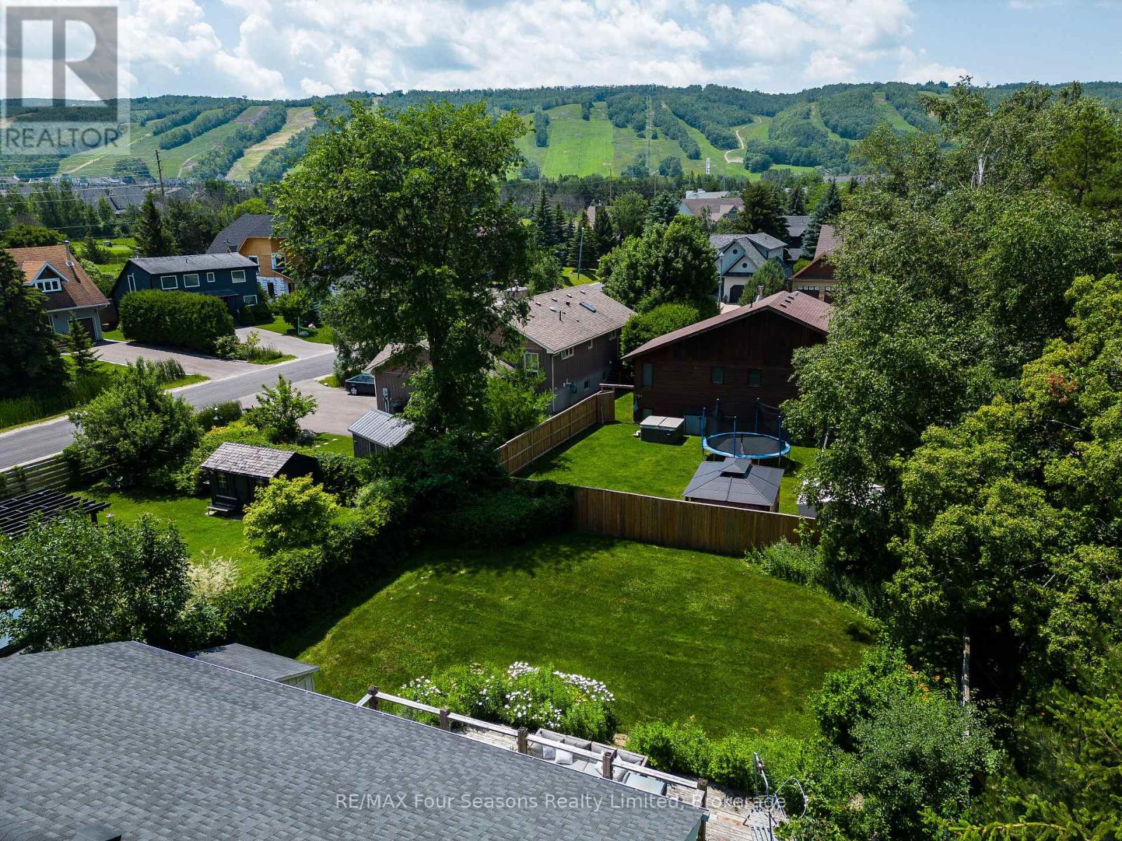 104 LAURIE'S COURT - 31