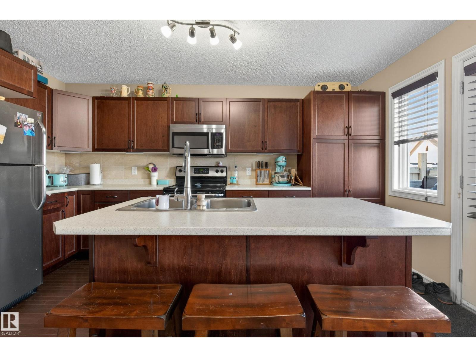 5636 18 AV SW, Edmonton