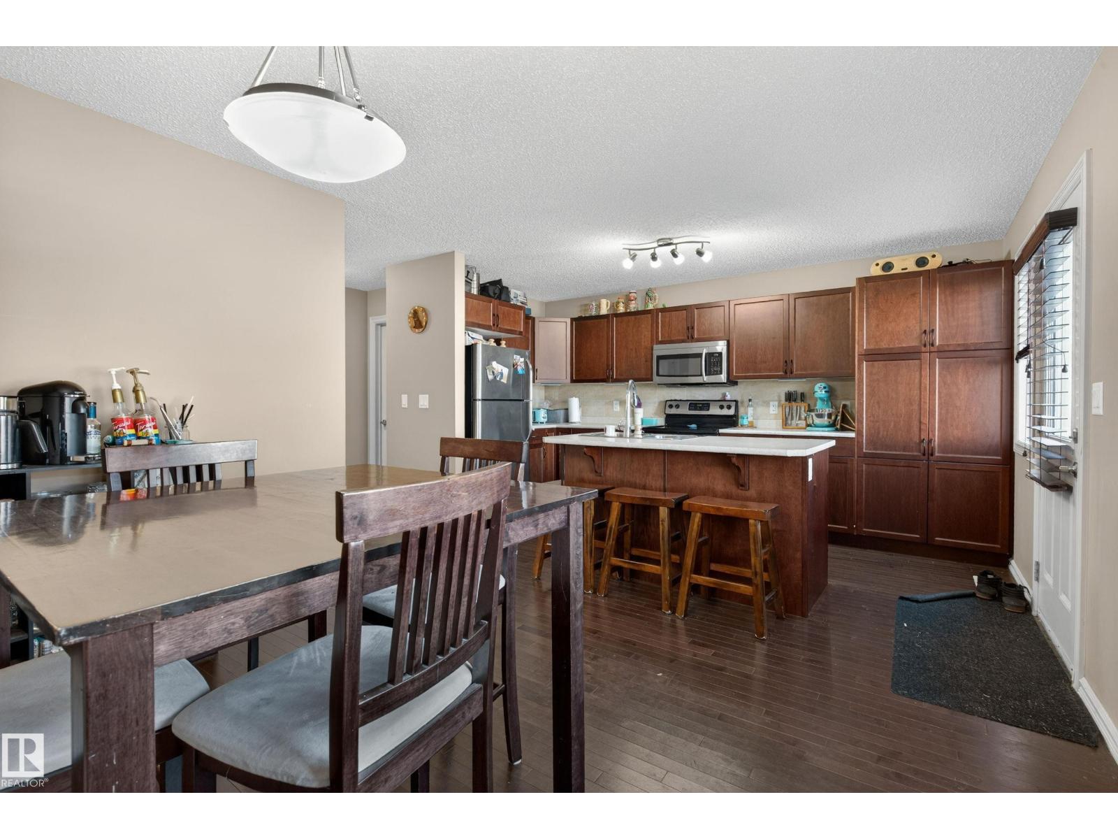 5636 18 AV SW, Edmonton