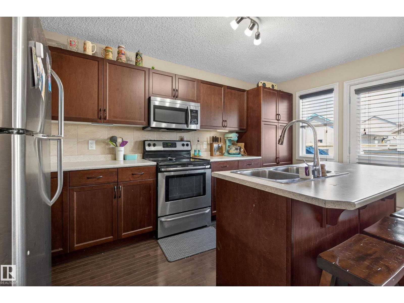 5636 18 AV SW, Edmonton