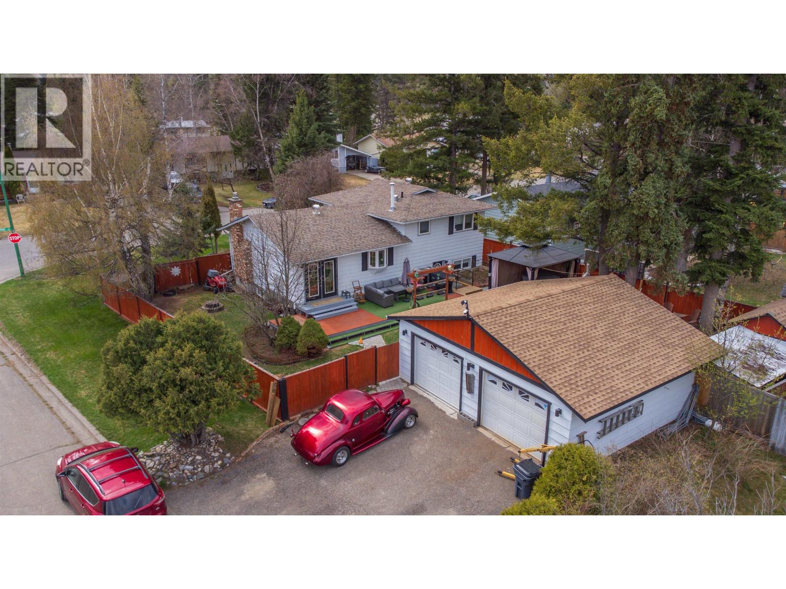 Photo 8 of 24 — 7828 LATROBE CRESCENT · Prince George, BC