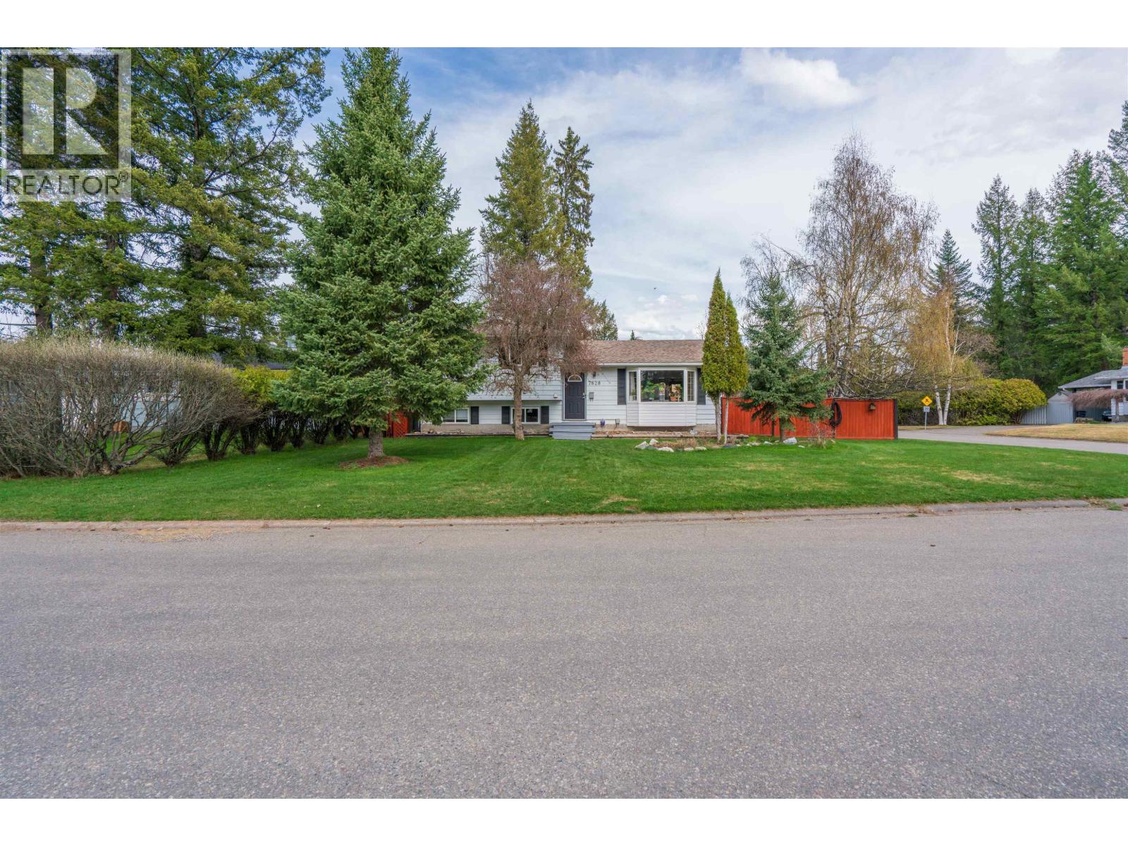 Photo 10 of 24 — 7828 LATROBE CRESCENT · Prince George, BC