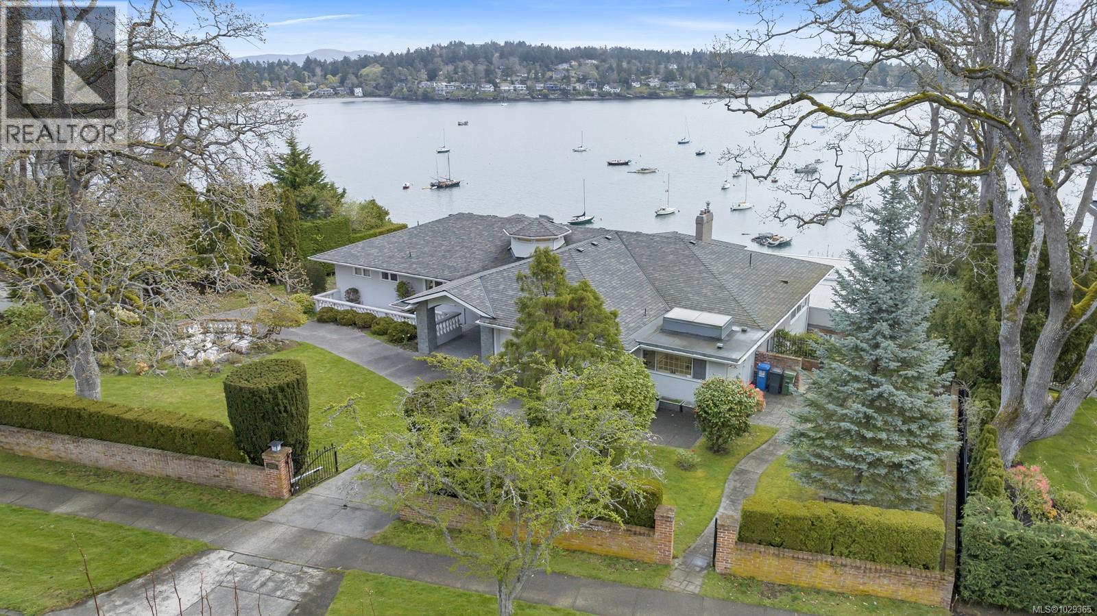  3565 Beach Drive, Oak Bay