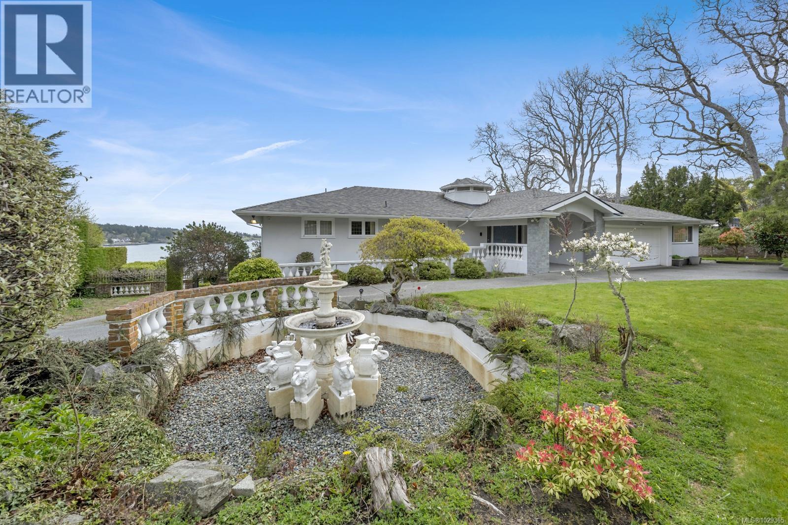  3565 Beach Drive, Oak Bay