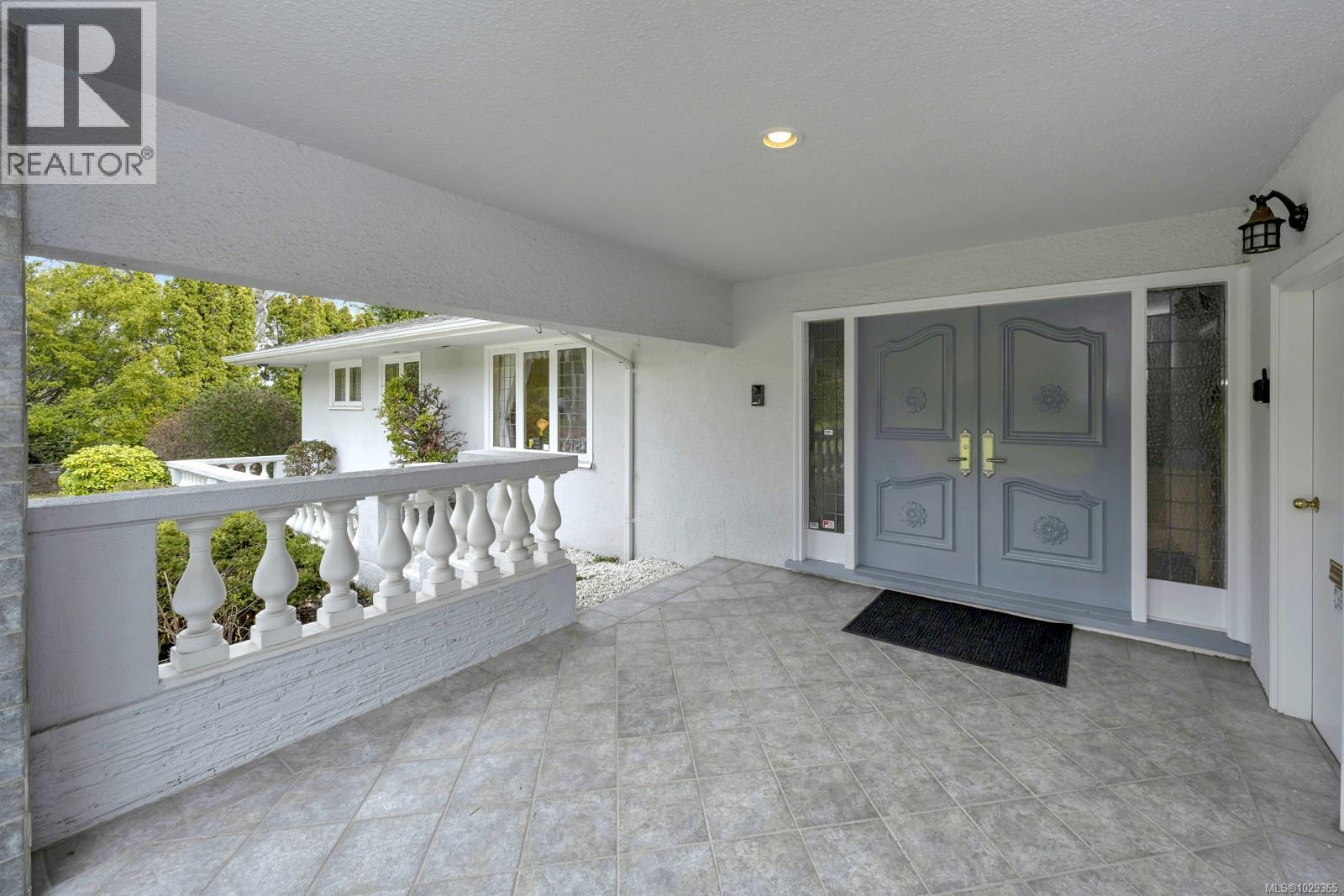  3565 Beach Drive, Oak Bay