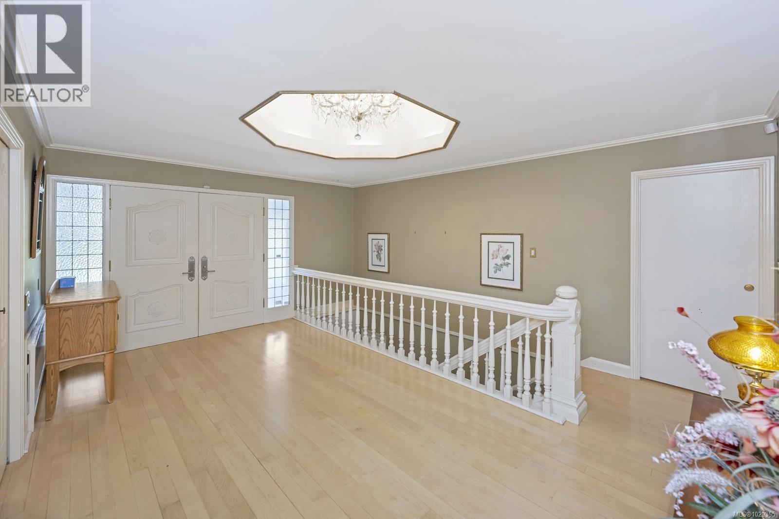  3565 Beach Drive, Oak Bay
