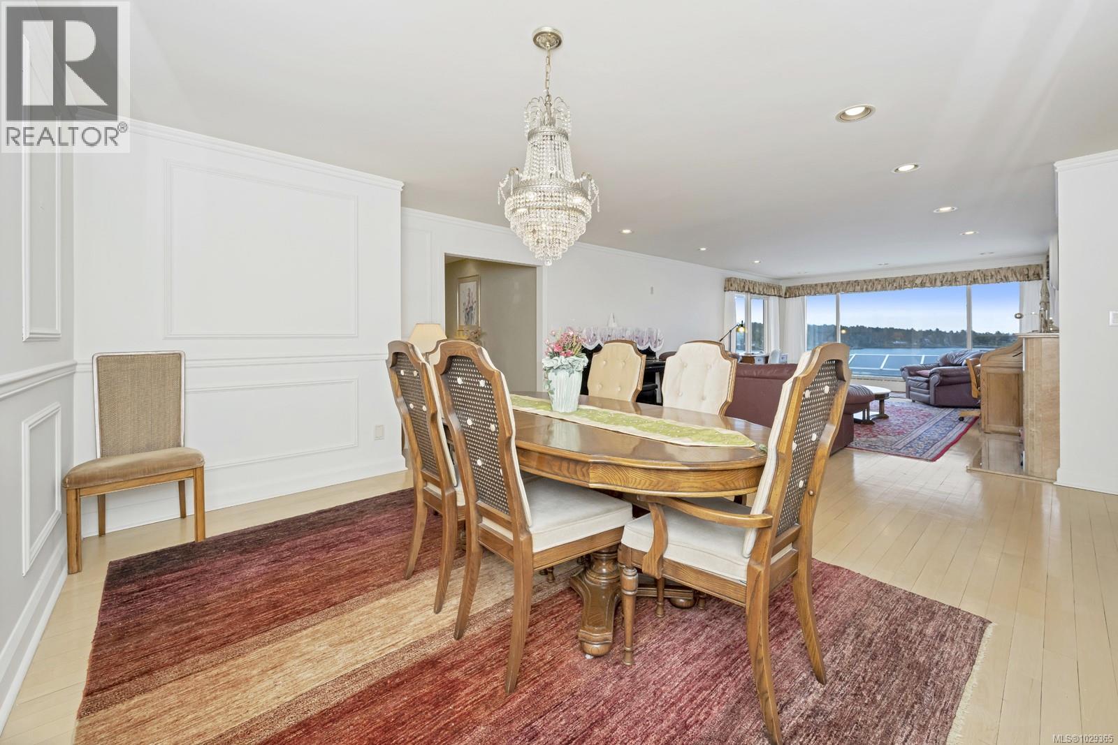 3565 Beach Drive, Oak Bay