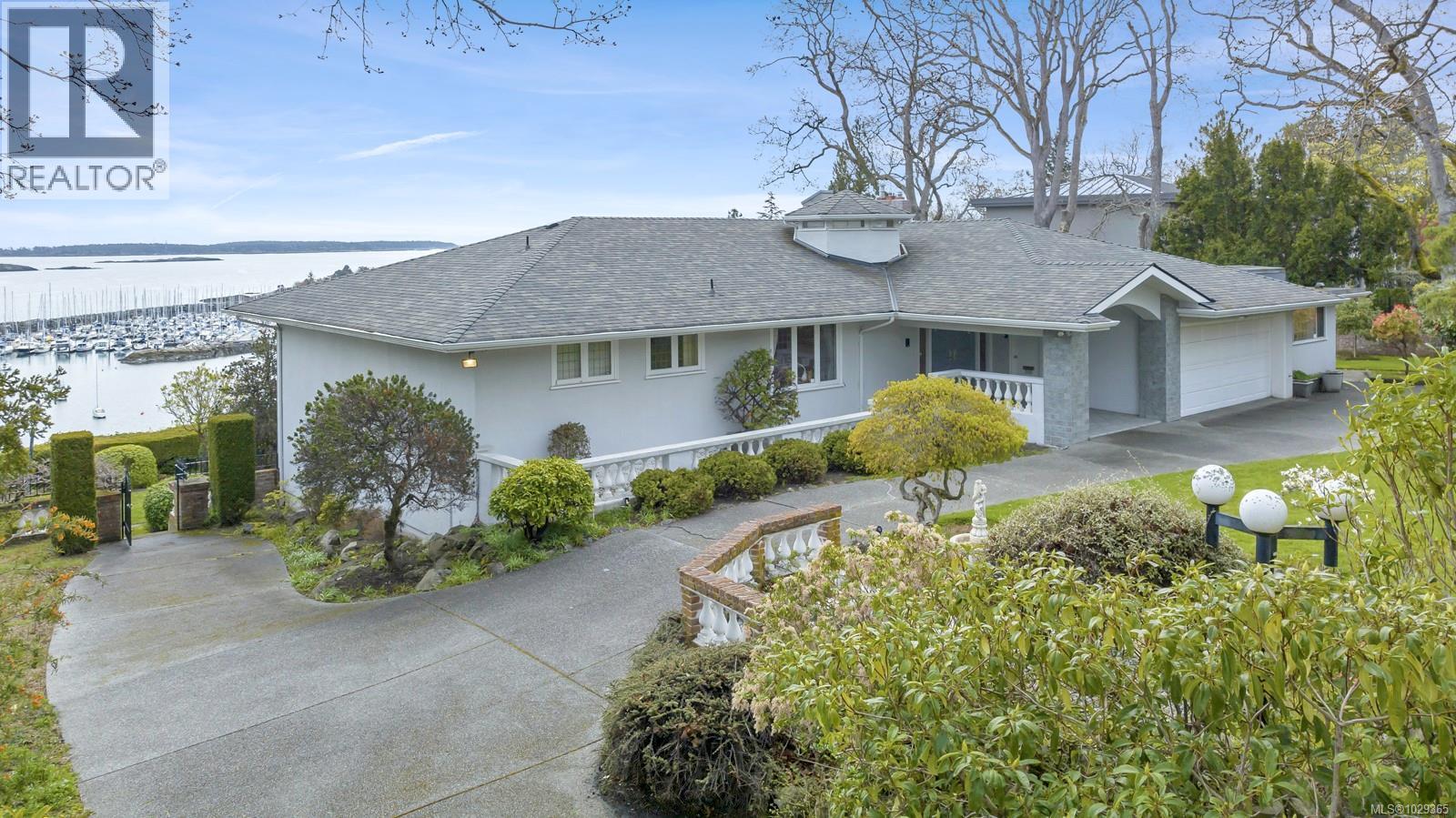  3565 Beach Drive, Oak Bay