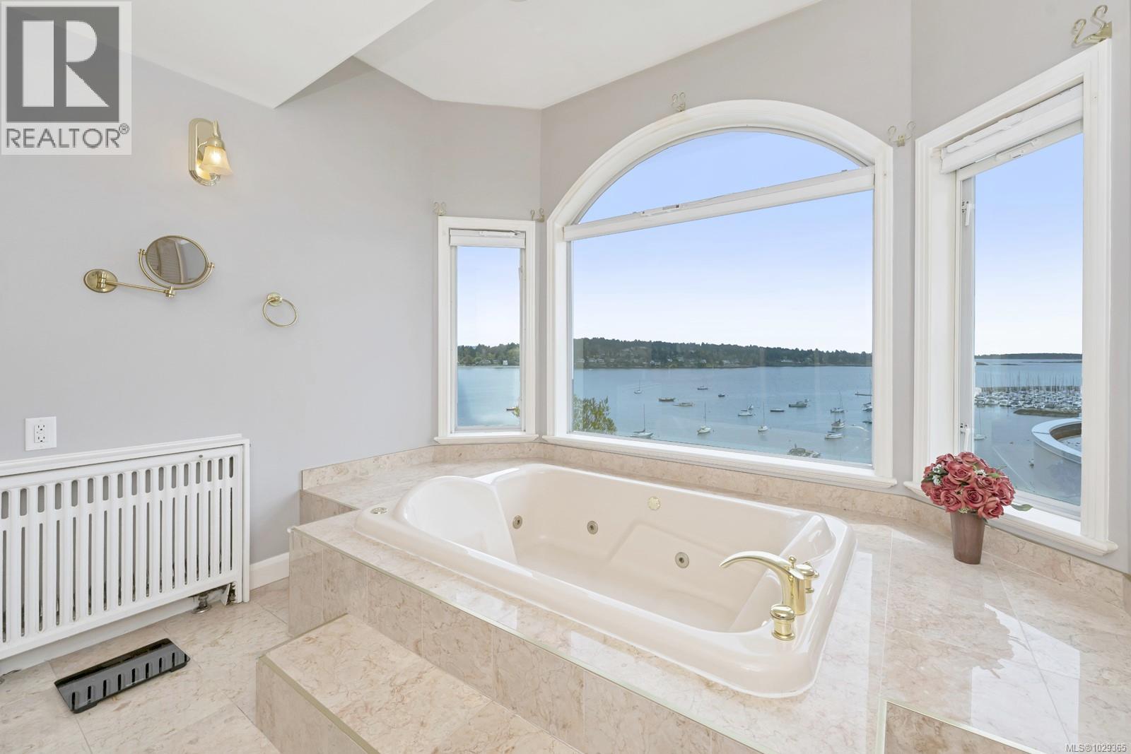  3565 Beach Drive, Oak Bay
