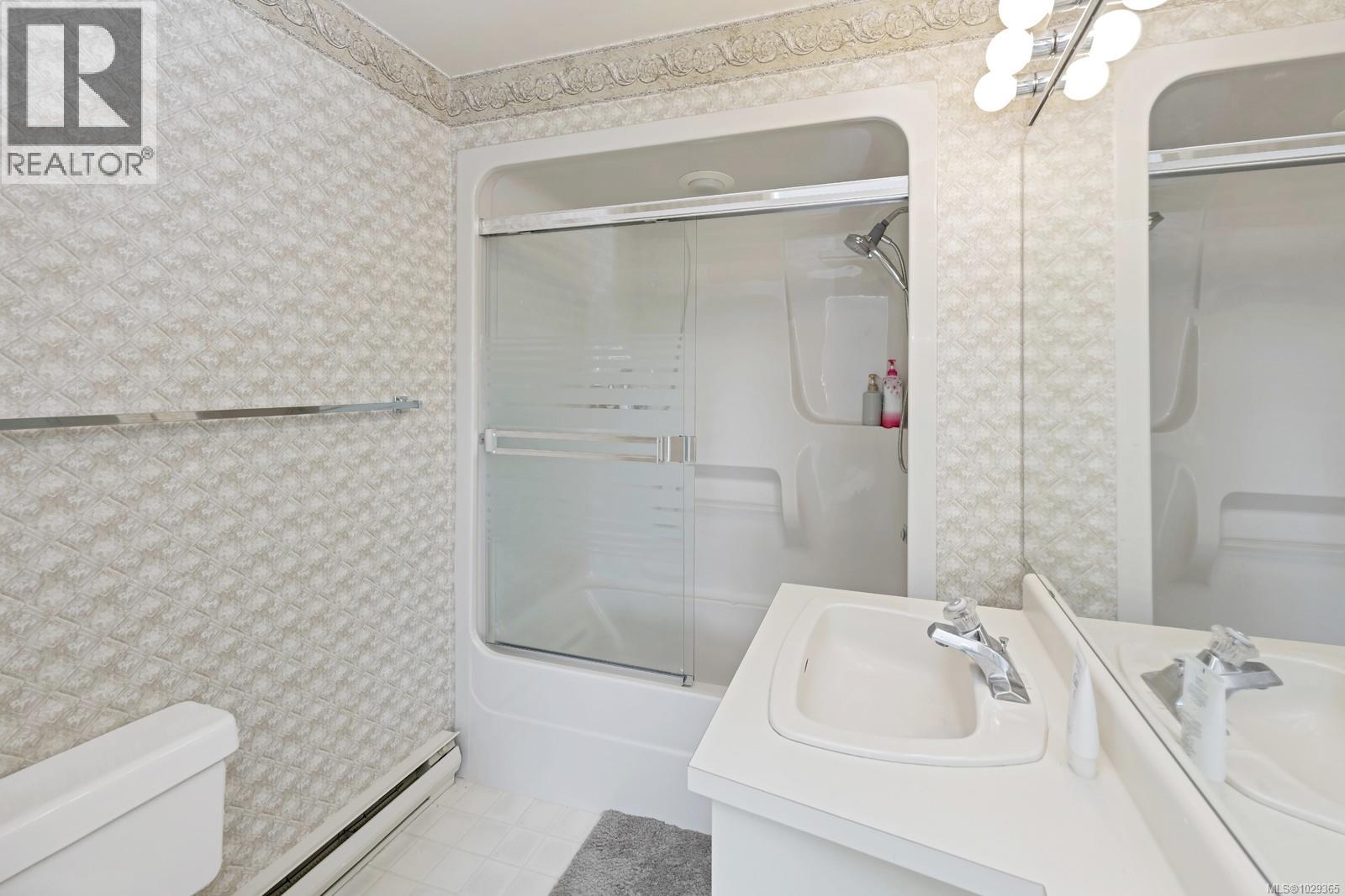  3565 Beach Drive, Oak Bay