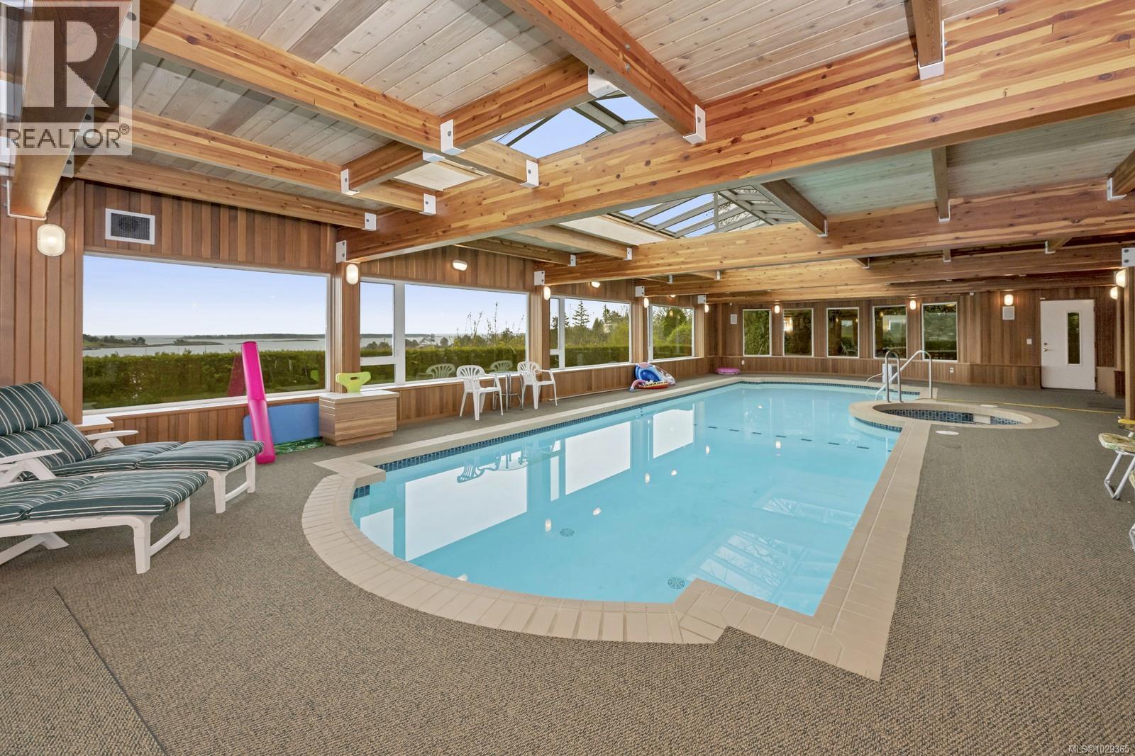  3565 Beach Drive, Oak Bay