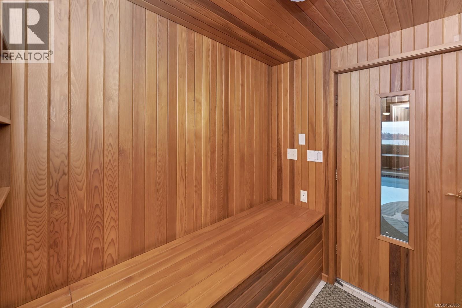  3565 Beach Drive, Oak Bay
