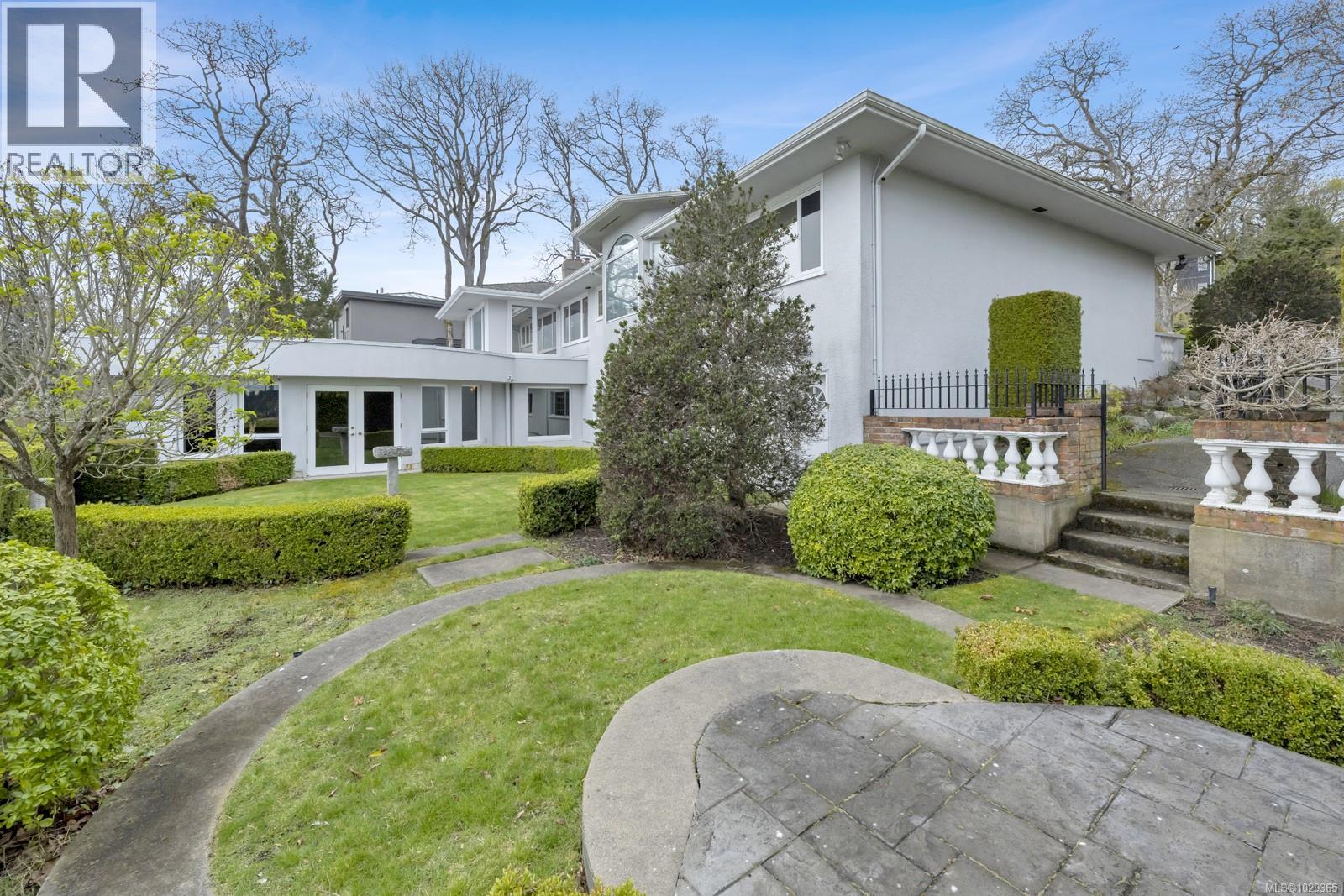  3565 Beach Drive, Oak Bay