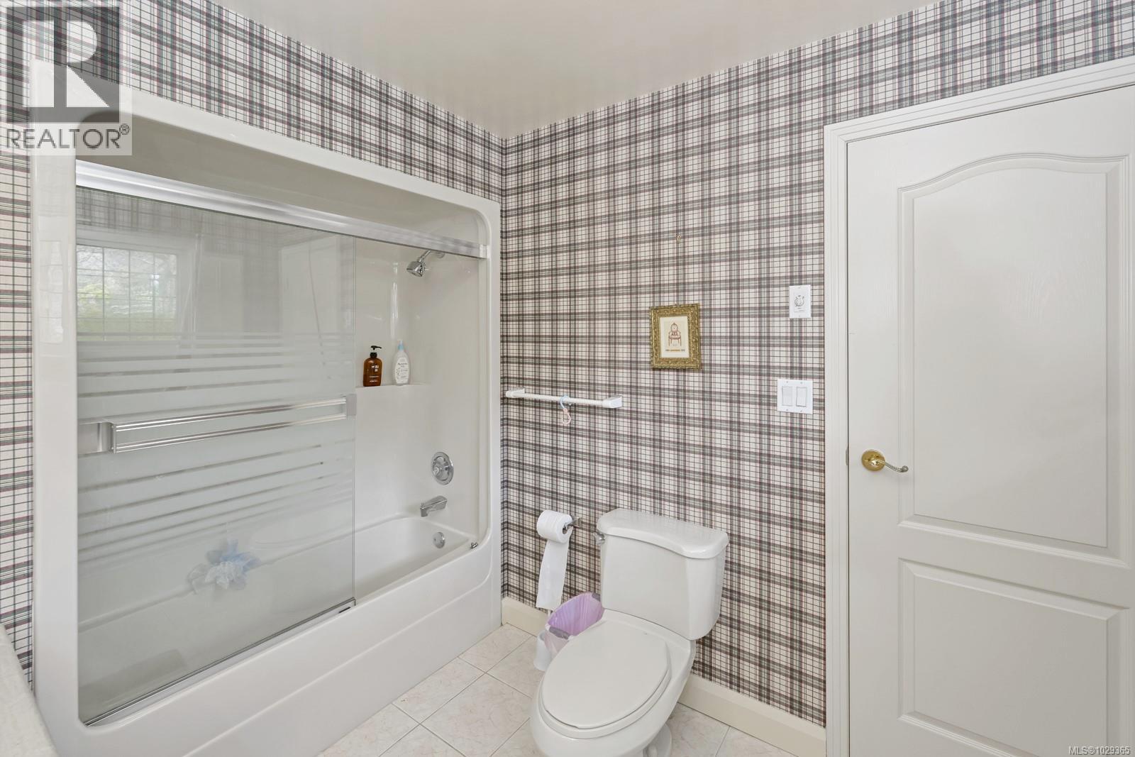  3565 Beach Drive, Oak Bay