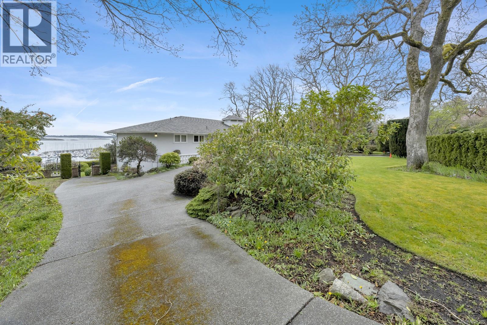  3565 Beach Drive, Oak Bay