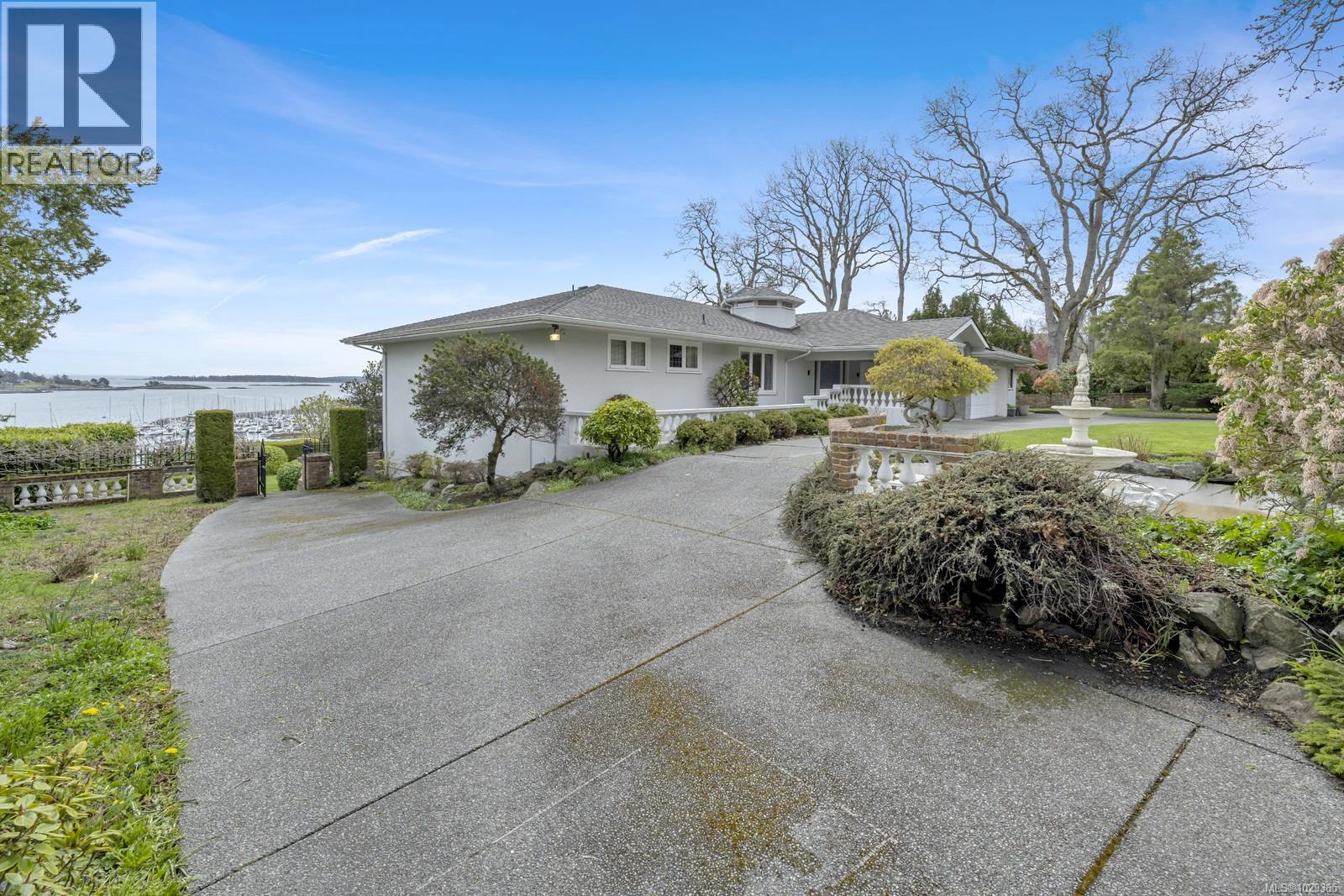  3565 Beach Drive, Oak Bay