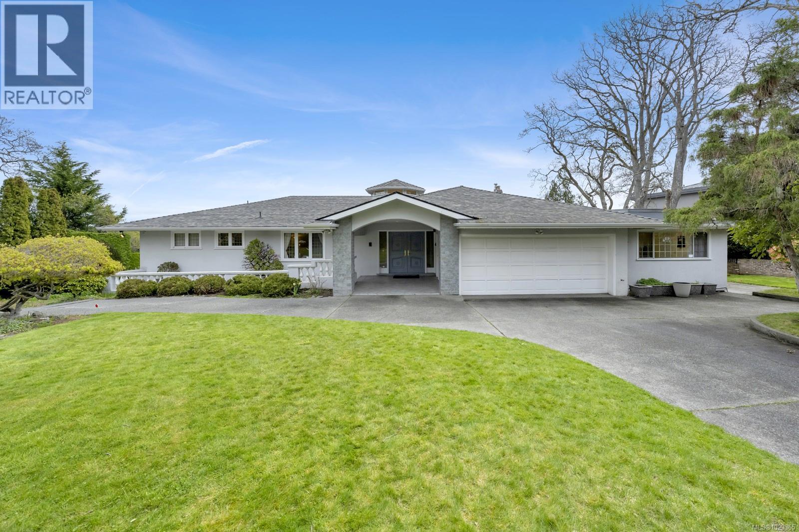  3565 Beach Drive, Oak Bay