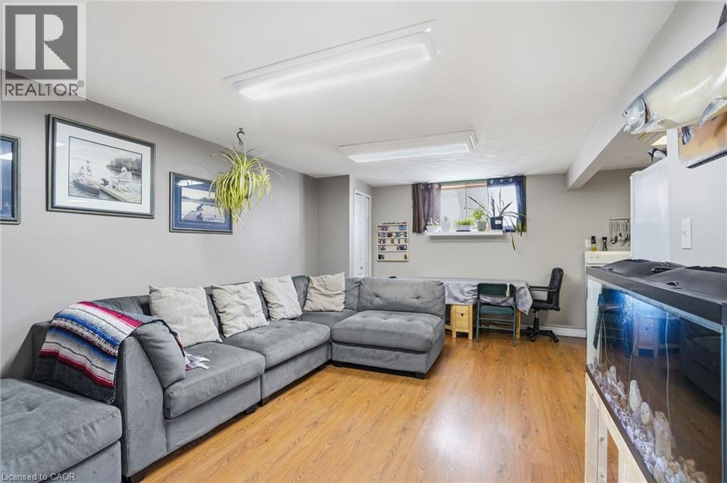4 CLIFTON DOWNS Road - 32