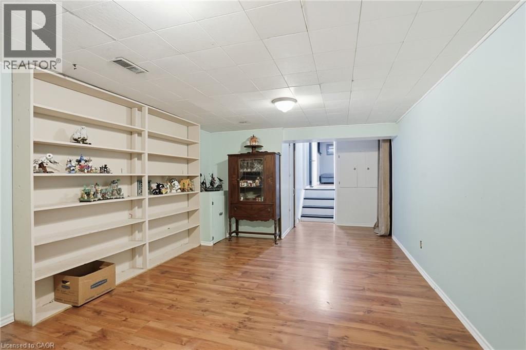 4 CLIFTON DOWNS Road - 43