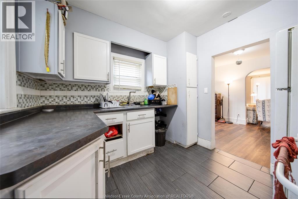 961 CURRY AVENUE - 9