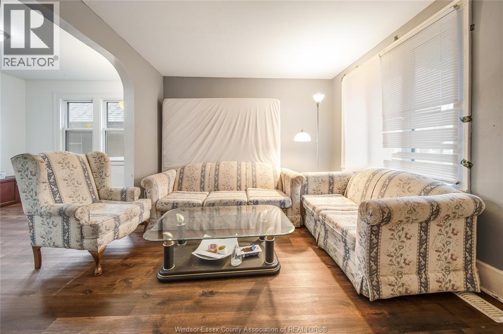 961 CURRY AVENUE - 4