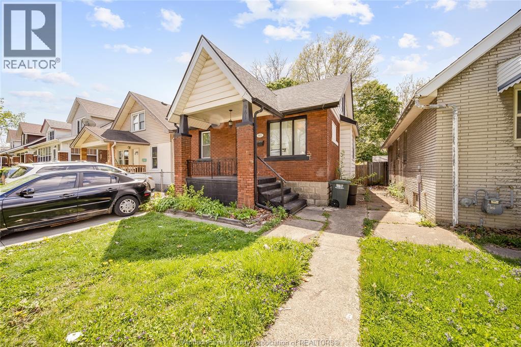 961 CURRY AVENUE - 2