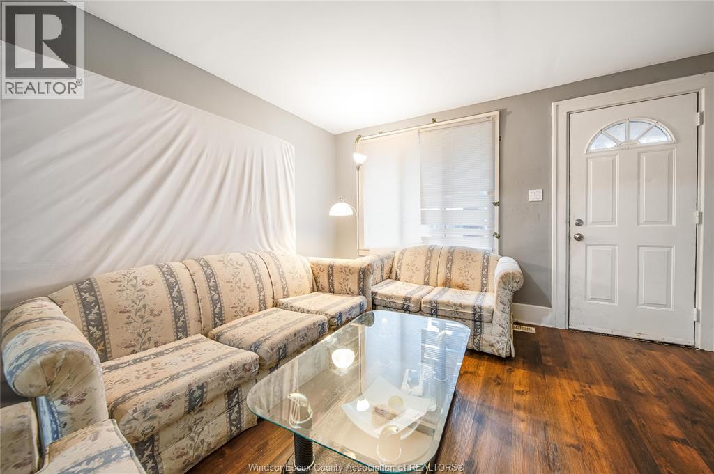 961 CURRY AVENUE - 3