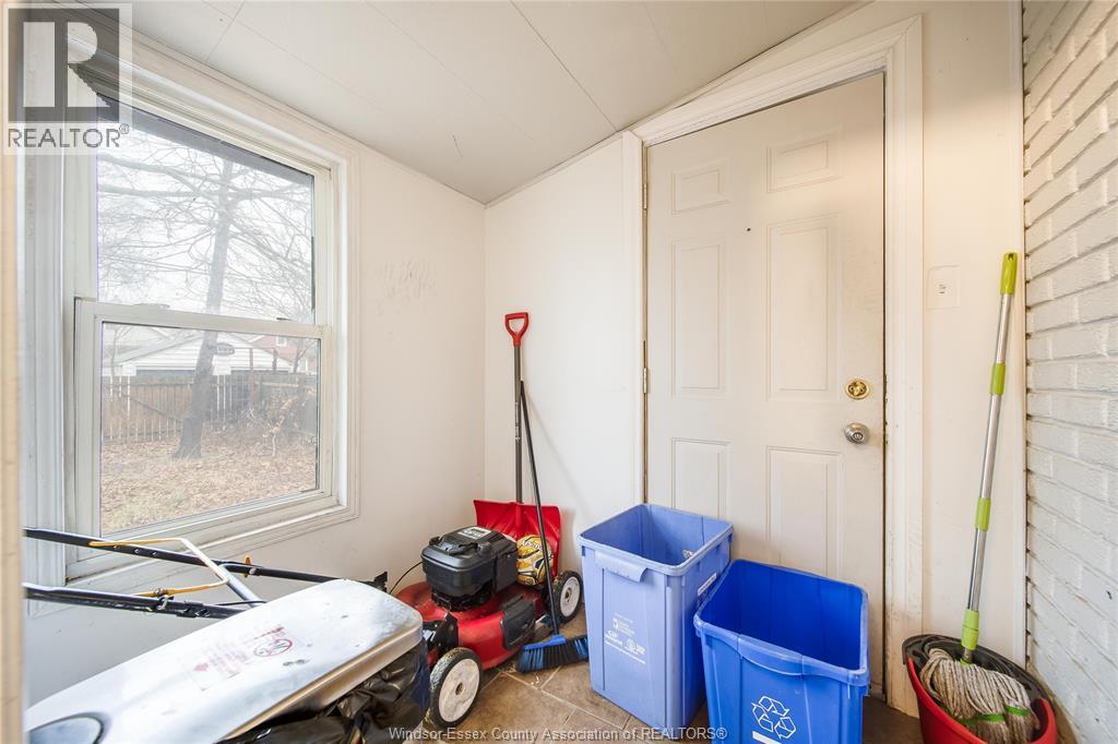 961 CURRY AVENUE - 18