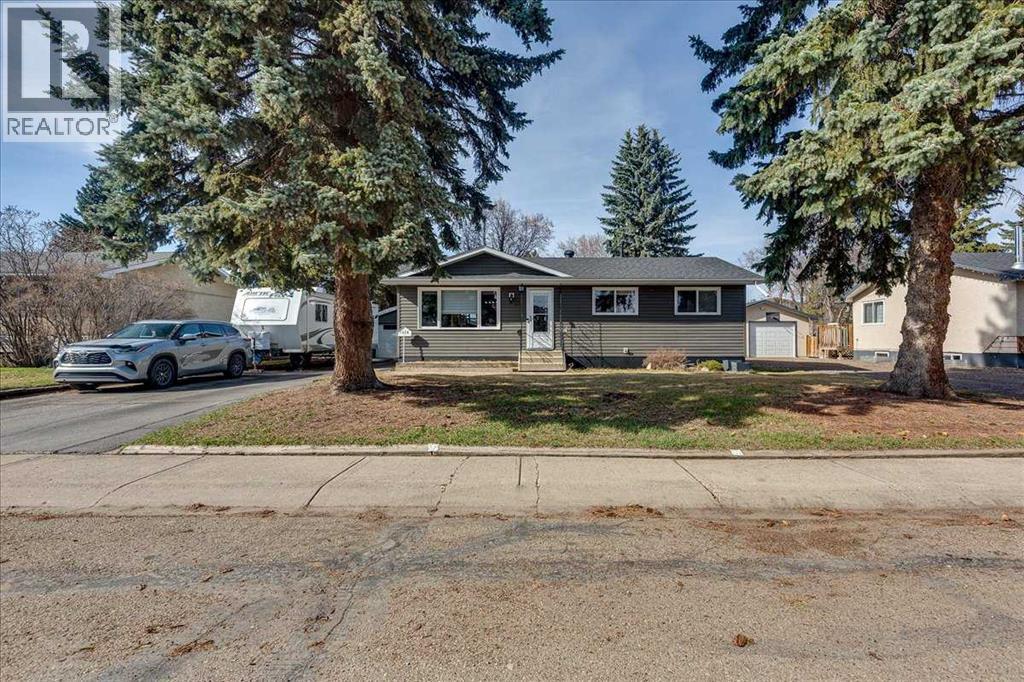 5616 55 Avenue, Lacombe