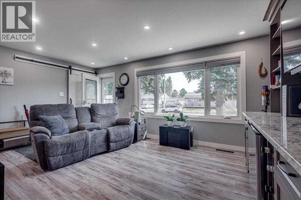 5616 55 Avenue, Lacombe
