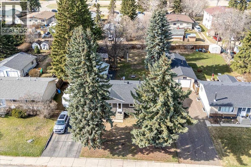5616 55 Avenue, Lacombe