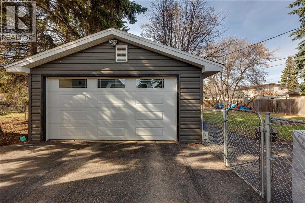5616 55 Avenue, Lacombe
