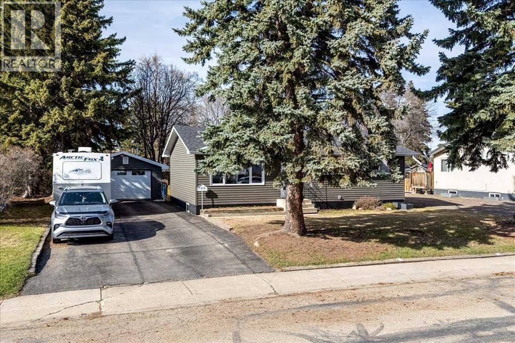 5616 55 Avenue, Lacombe