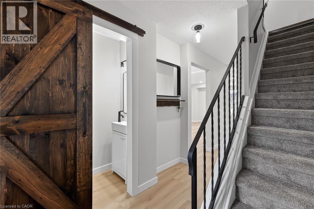 1040 CANFIELD Crescent Unit# 3, Woodstock, Ontario, N4S8P3 — Photo 7