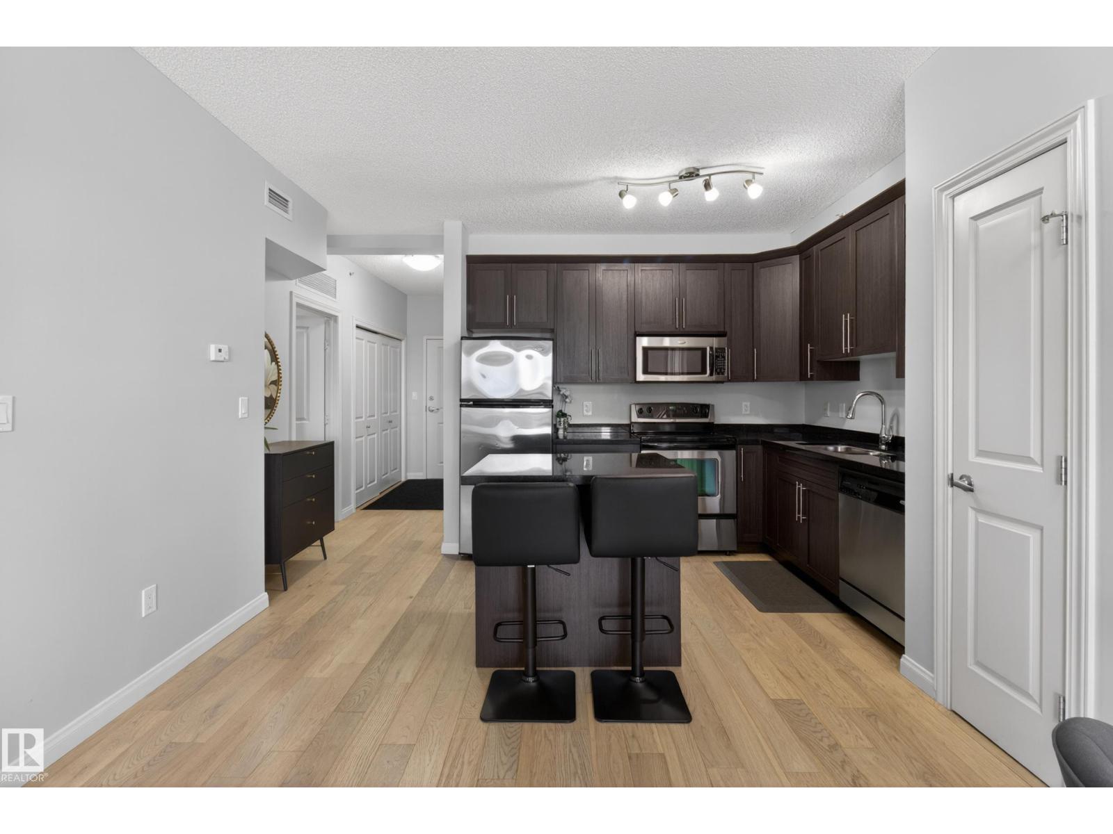 #202 9819 104 ST NW, Edmonton