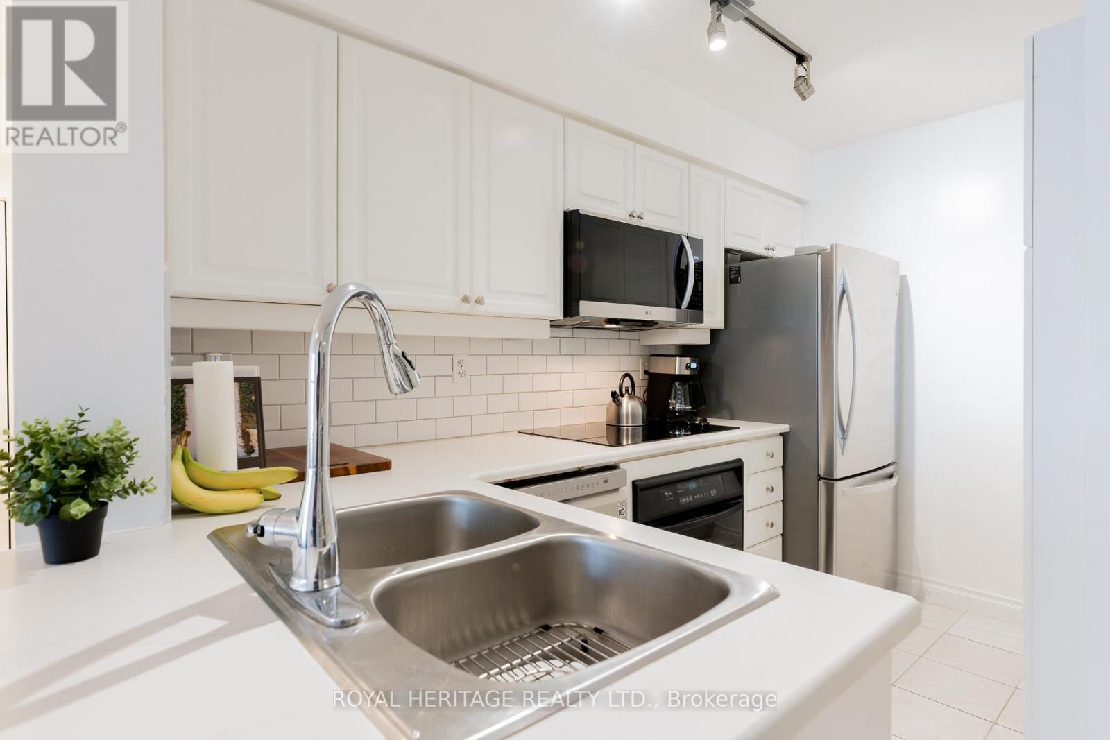 #211 188 REDPATH AVENUE - 3