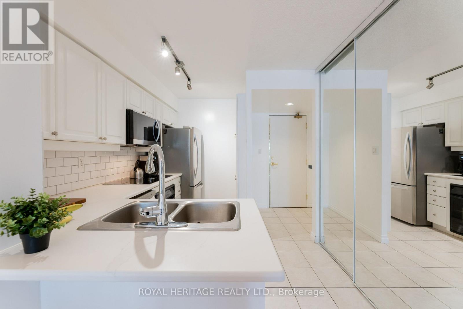 #211 188 REDPATH AVENUE - 4