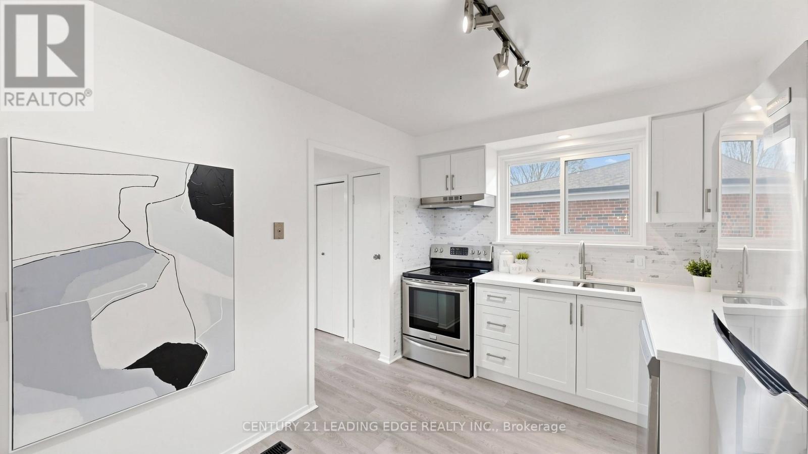 52 CLYDESDALE DRIVE - 16