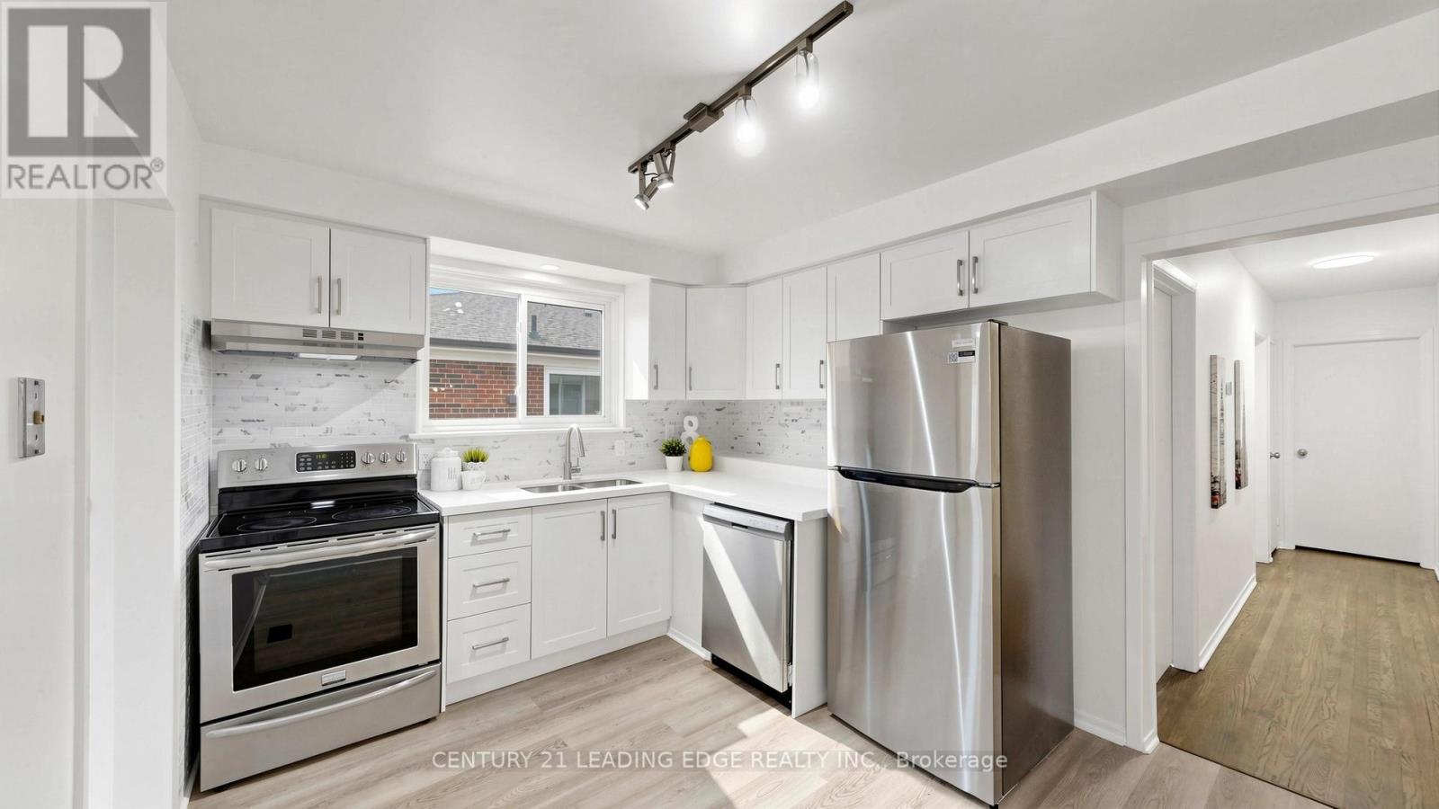52 CLYDESDALE DRIVE - 18