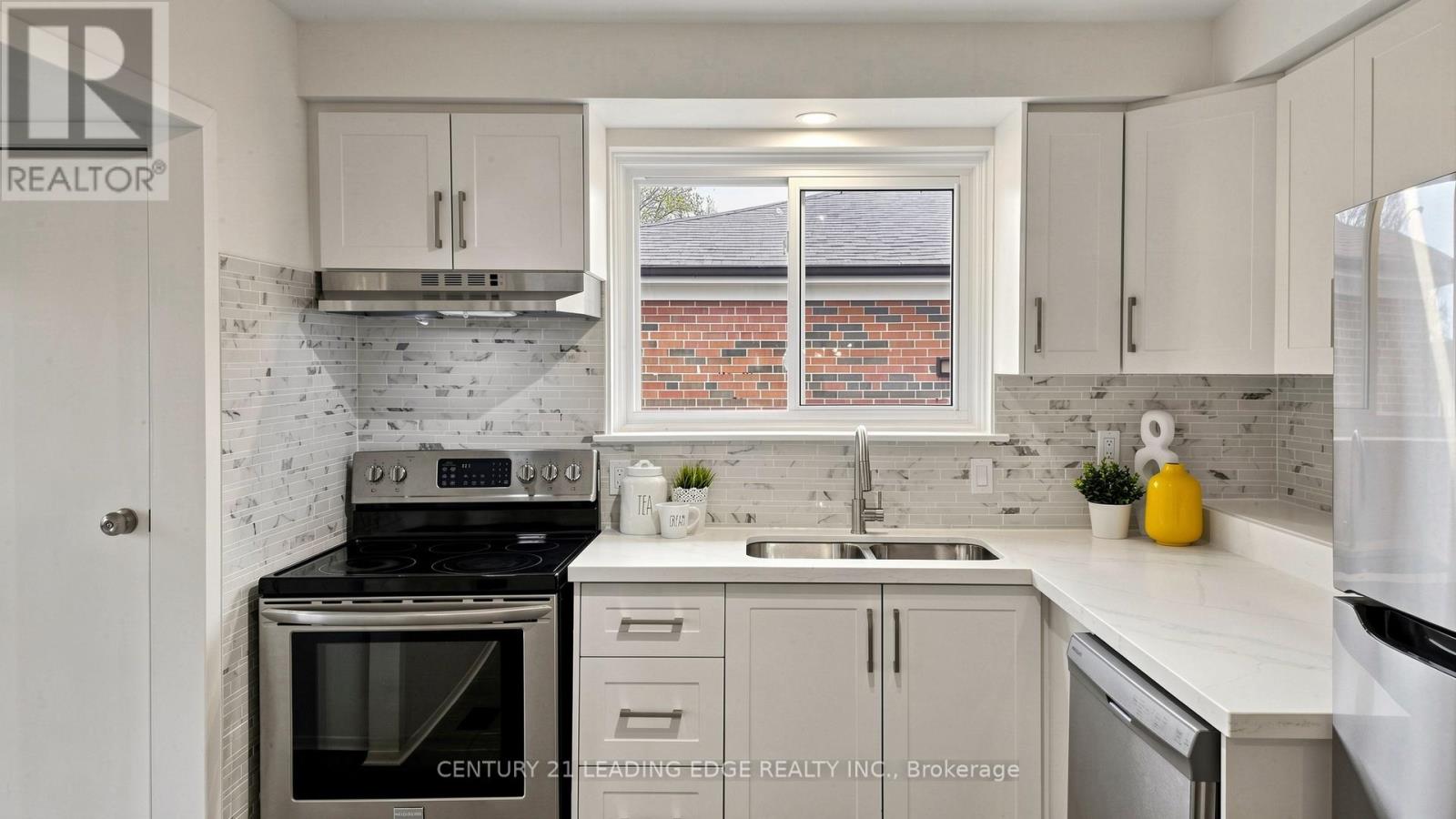 52 CLYDESDALE DRIVE - 20