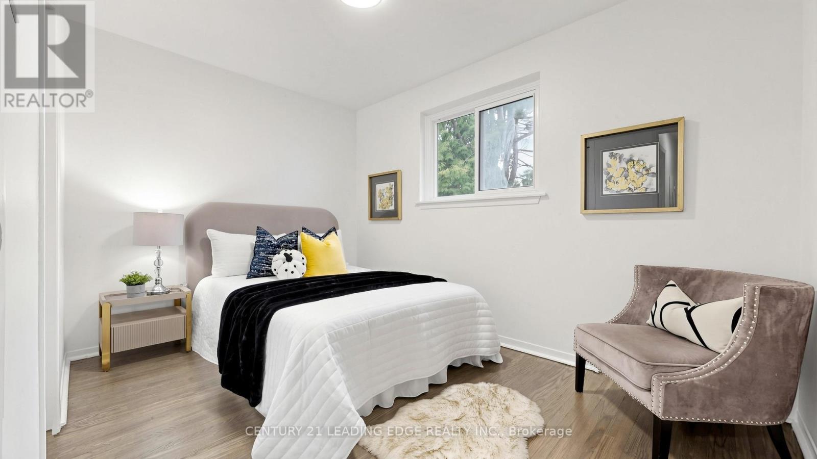 52 CLYDESDALE DRIVE - 22